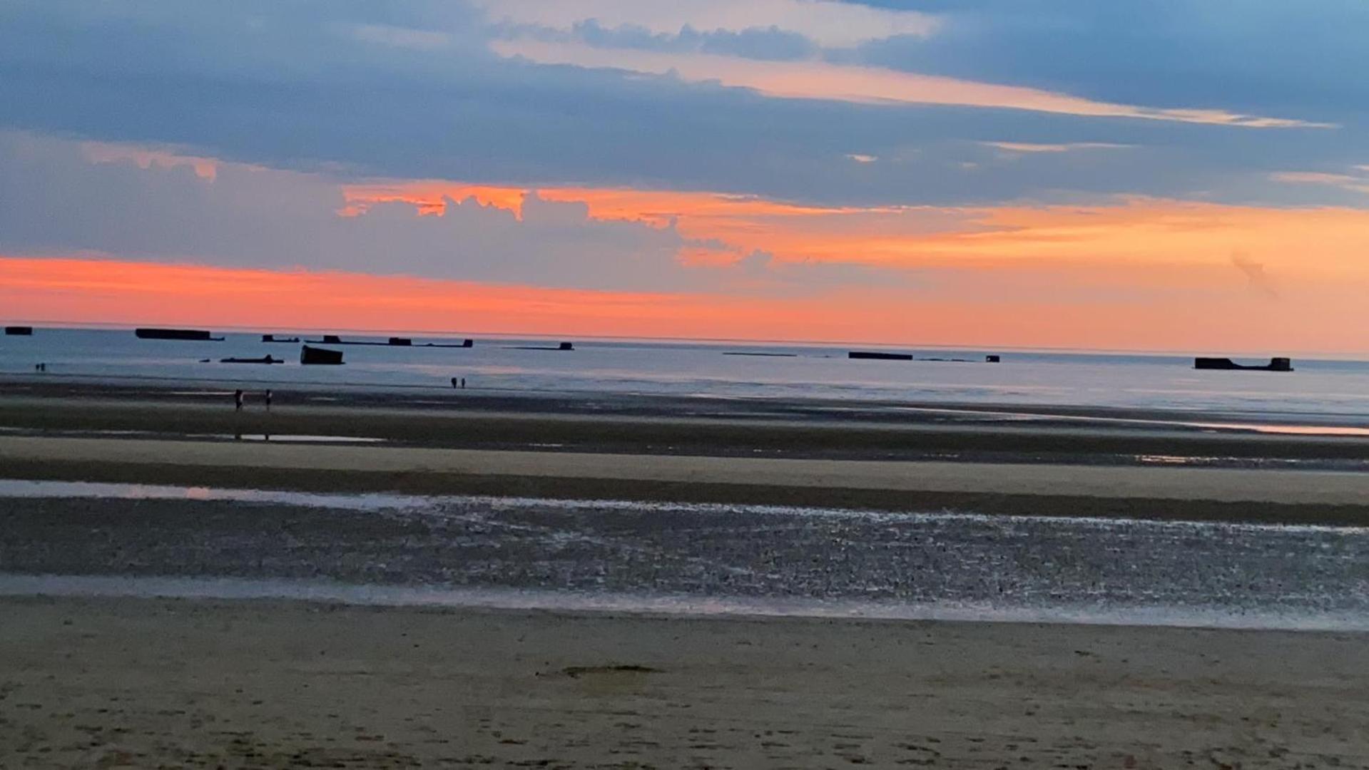 Gites En Normandie En Front De Mer A Asnelles , 3Km D'Arromanches, 10Km De Bayeux Exterior photo