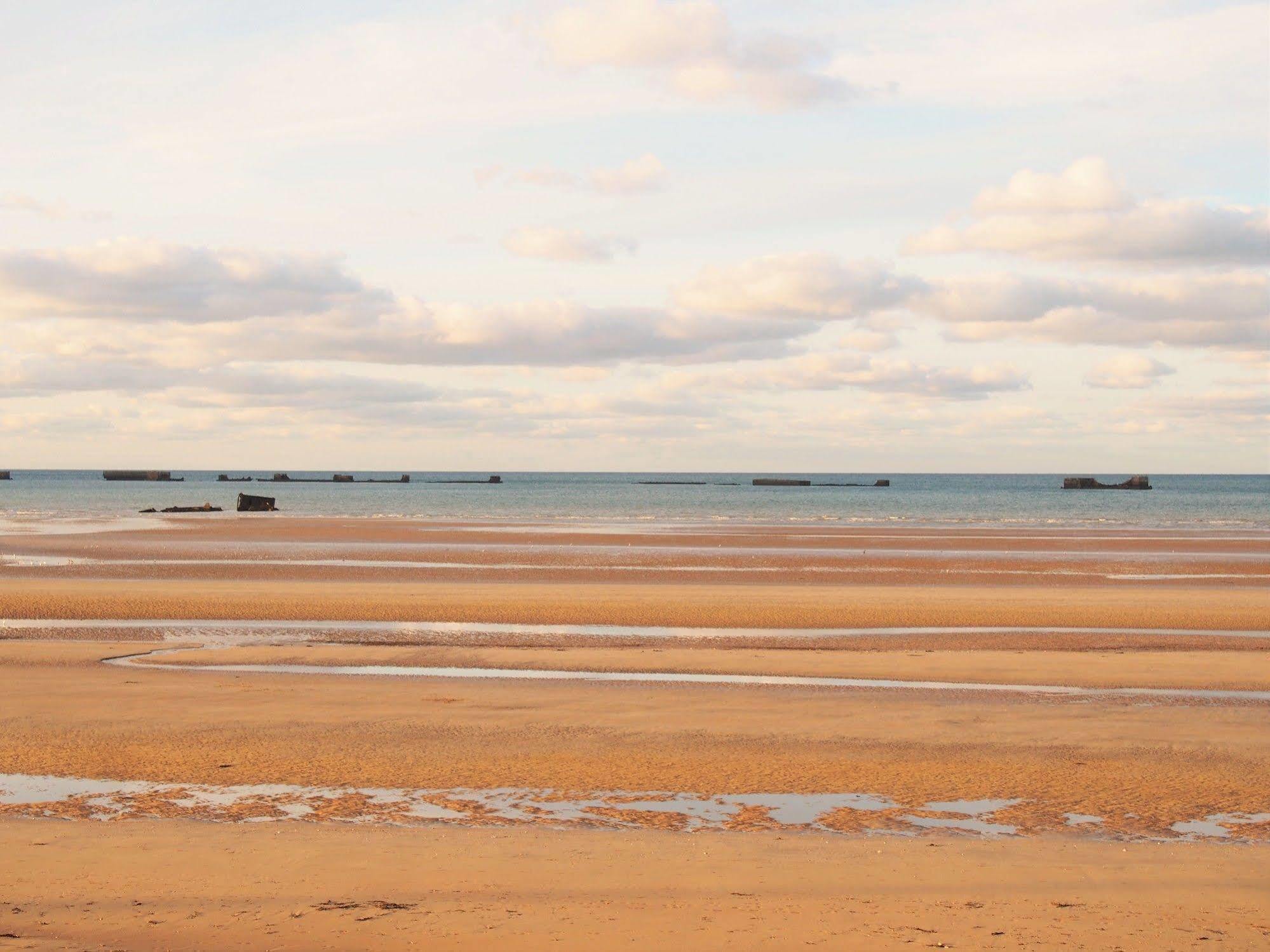 Gites En Normandie En Front De Mer A Asnelles , 3Km D'Arromanches, 10Km De Bayeux Exterior photo